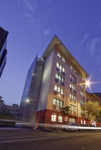 ostello-della-gioventu-di-bolzano1 ostello della gioventu di bolzano1 Serramenti in legno, azienda familiare