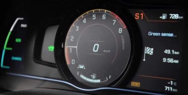 hyundai-ioniq-sensazione-guida-auto-elettrica-03