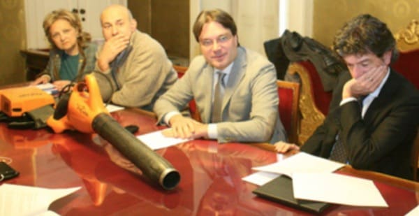 stop-uso-soffiatori-aria-pm-polveri-06